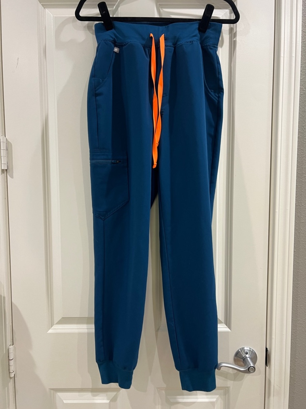 FIGS Technical Collection Zamora Jogger Scrub Pants – Navy/Orange – Size Small